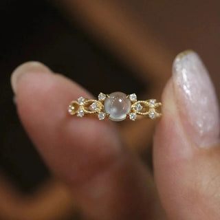 Women's Fashion Retro Imitation Moonstone Ring