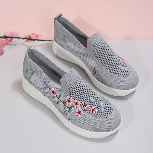 Women Flowers Embroidery Shoes