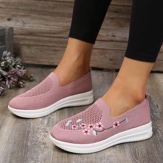 Buy red Women Flowers Embroidery Shoes