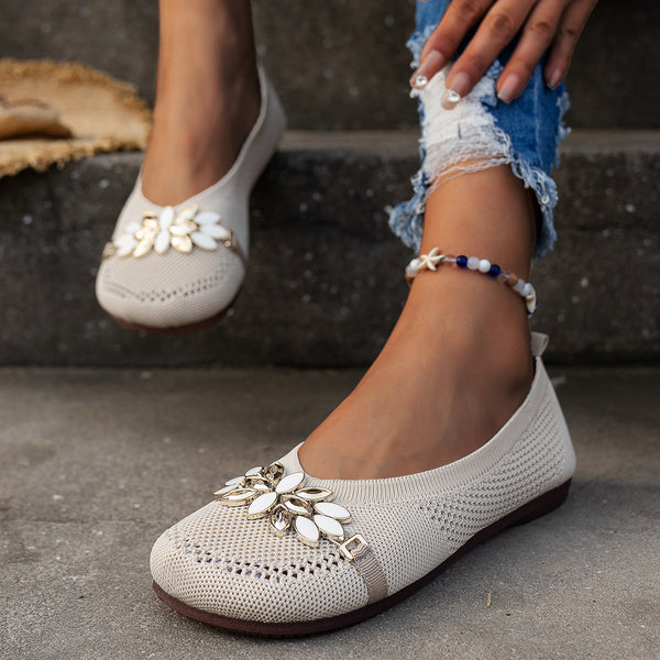 Women's Round Toe Flat Shoes With Floral Metal Decoration