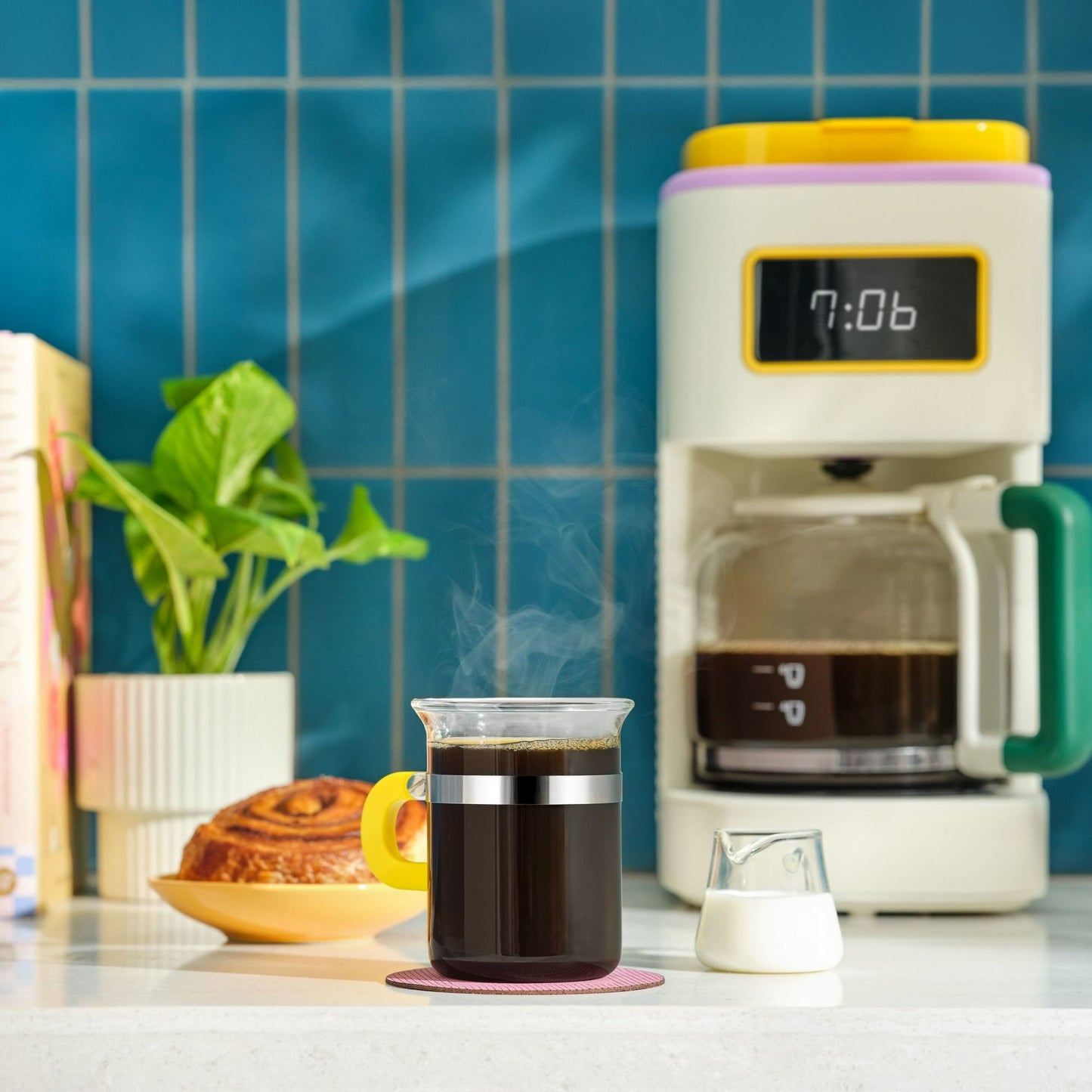 Cafe Bustelo Espresso Ground Coffee, Dark Roast, 22 oz Canister