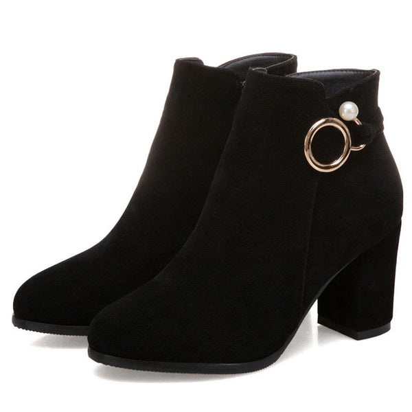 Women Pointed Boots with Belt