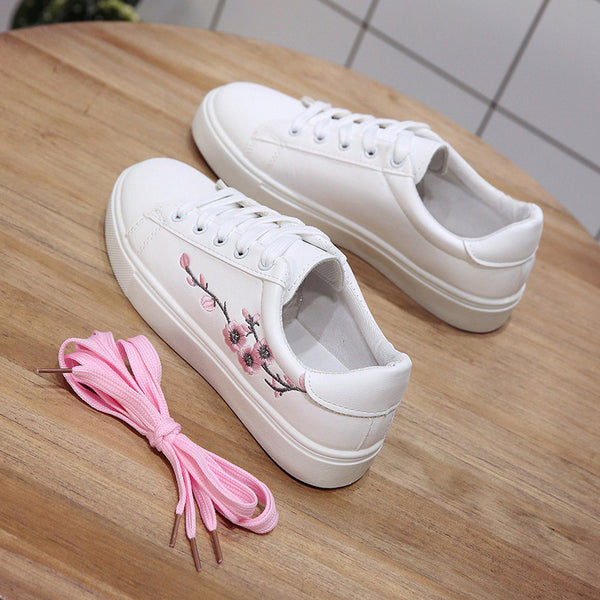 Women Floral Embroidered Flat Sneakers