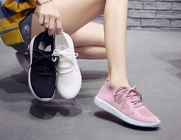 Solid Color Lace-up Flexible Sneakers