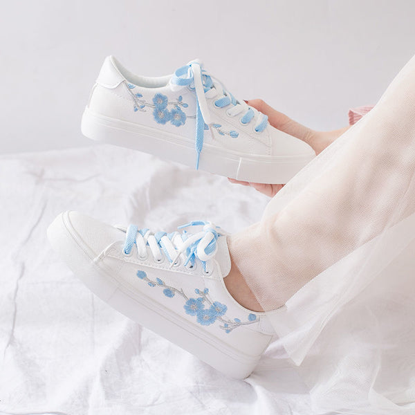 Women Floral Embroidered Flat Sneakers